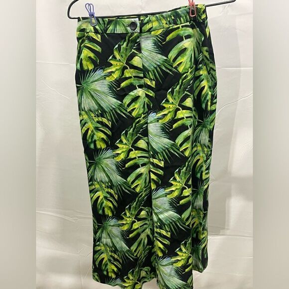 Joseph Ribkoff Cropped Monstera Print Pants NWOT - Picture 3 of 7